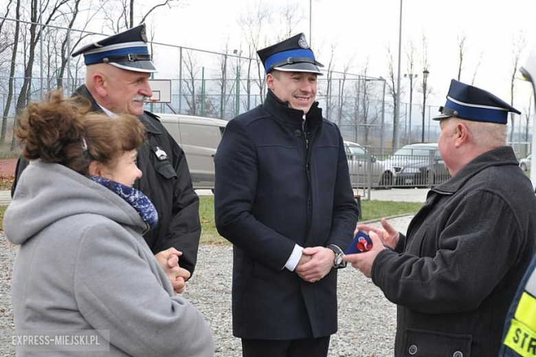 Oficjalne przekazanie nowego wozu strażakom-ochotnikom z Budzowa