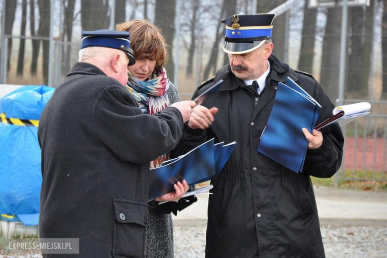 Oficjalne przekazanie nowego wozu strażakom-ochotnikom z Budzowa