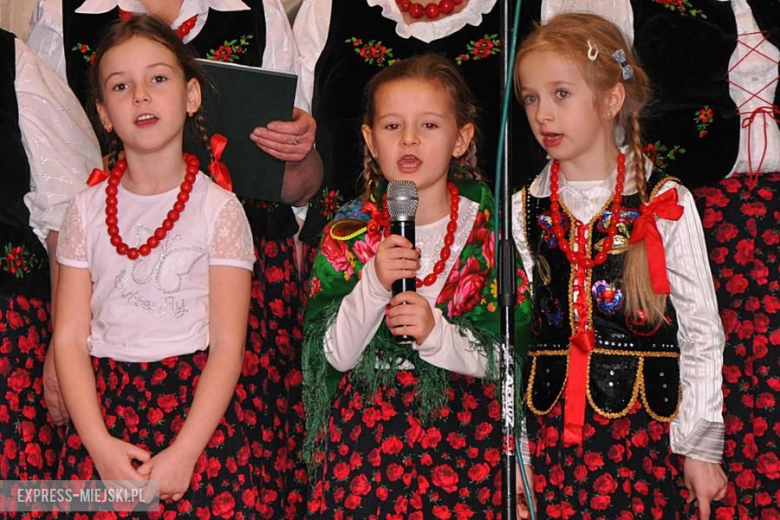 X Przegląd Tradycji i Zwyczajów Wigilijnych Przy Wigilijnym Stole w Ciepłowodach