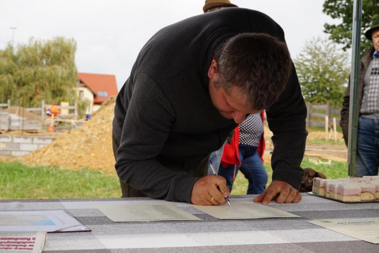 Wkopano kamień węgielny pod budowę domku myśliwskiego w Złotym Stoku