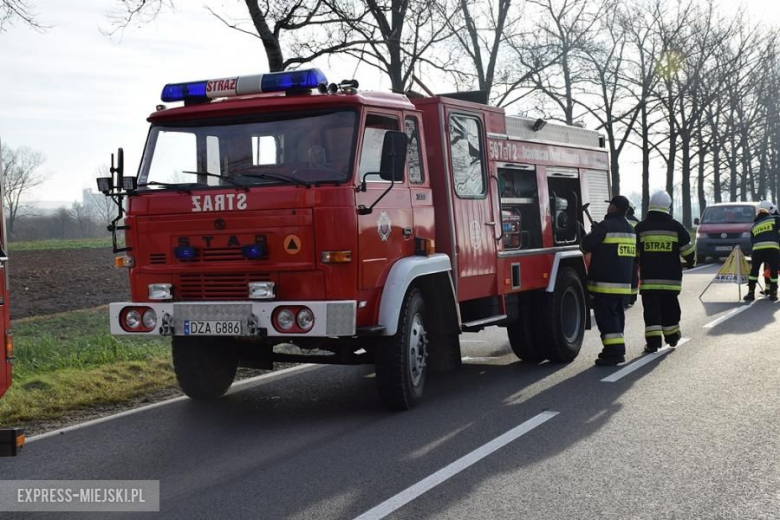 Wypadek dwóch aut osobowych na drodze wojewódzkiej nr 382