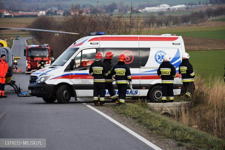 Poważny wypadek przed Ciepłowodami. Dachowało Audi. Interweniował helikopter LPR