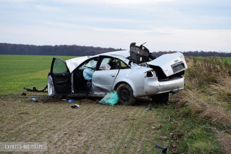 Poważny wypadek przed Ciepłowodami. Dachowało Audi. Interweniował helikopter LPR