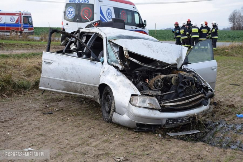 Poważny wypadek przed Ciepłowodami. Dachowało Audi. Interweniował helikopter LPR