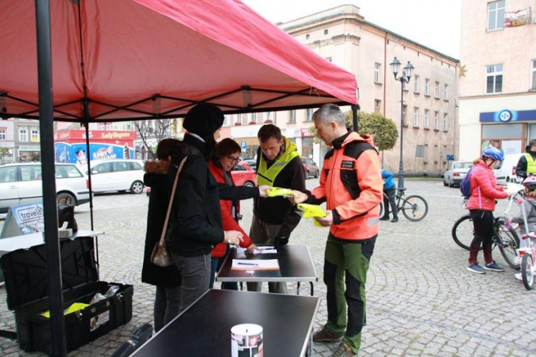 Kampania pod hasłem „1,5 metra szacunku na drodze” w Ząbkowicach Śląskich