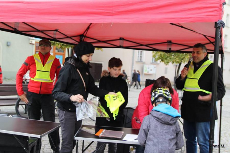 Kampania pod hasłem „1,5 metra szacunku na drodze” w Ząbkowicach Śląskich