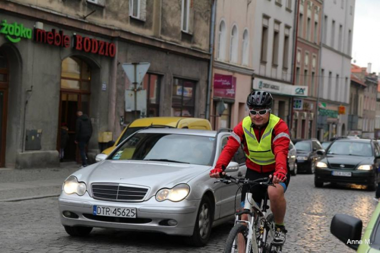 Kampania pod hasłem „1,5 metra szacunku na drodze” w Ząbkowicach Śląskich