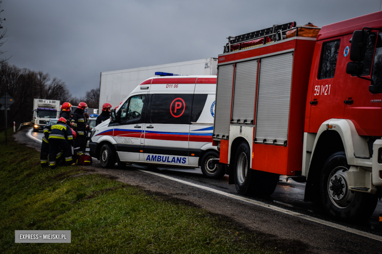 Fiat najechał na tył Skody. Kolizja na krajowej ósemce w Ząbkowicach Śląskich