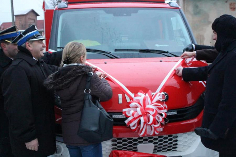 Przekazanie wozu strażackiego druhom z OSP Grodziszcze