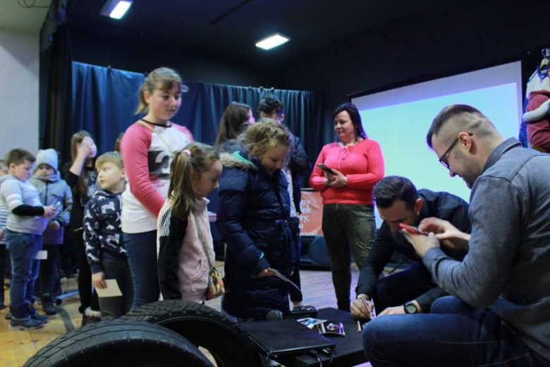 Załoga rajdowa odwiedziła srebrnogórską młodzież