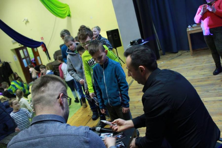 Załoga rajdowa odwiedziła srebrnogórską młodzież