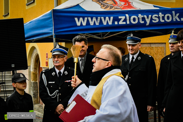 Oficjalne przekazanie nowego wozu strażakom-ochotnikom ze Złotego Stoku