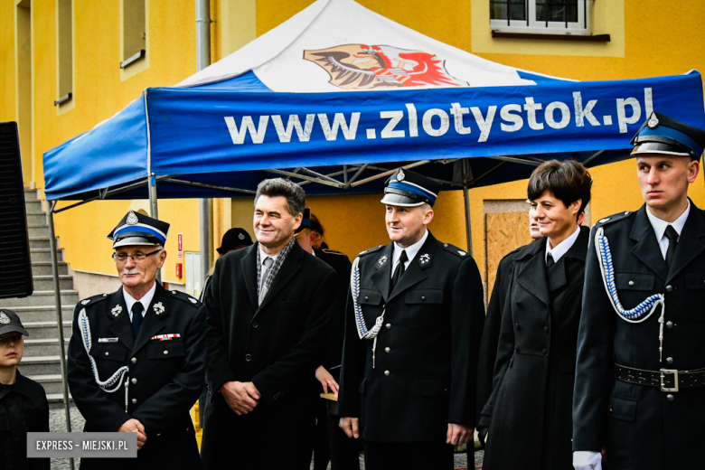 Oficjalne przekazanie nowego wozu strażakom-ochotnikom ze Złotego Stoku