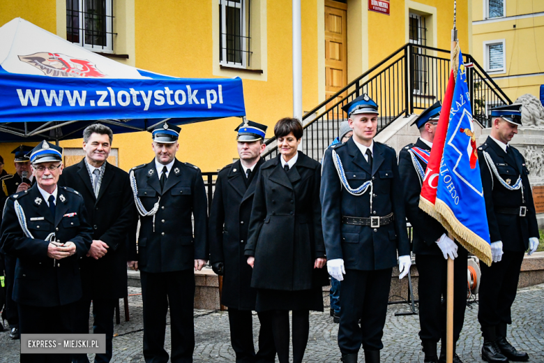 Oficjalne przekazanie nowego wozu strażakom-ochotnikom ze Złotego Stoku