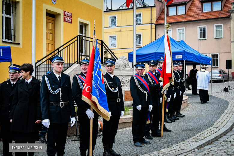 Oficjalne przekazanie nowego wozu strażakom-ochotnikom ze Złotego Stoku