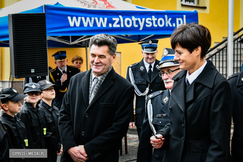 Oficjalne przekazanie nowego wozu strażakom-ochotnikom ze Złotego Stoku