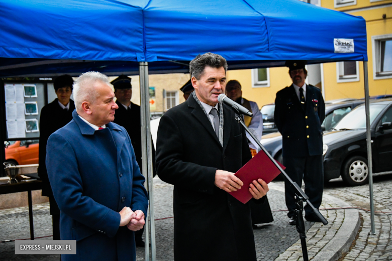 Oficjalne przekazanie nowego wozu strażakom-ochotnikom ze Złotego Stoku