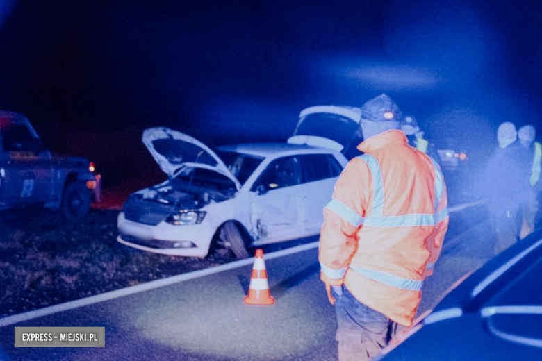 Zderzenie BMW i Skody między Ząbkowicami Śląskimi a Szklarami