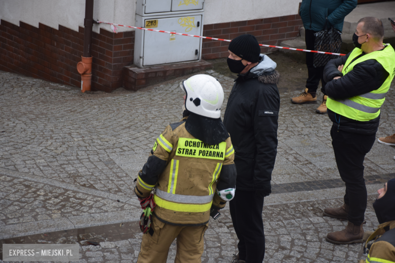 Pożar zabytkowej kamienicy na ul. Głównej w Bardzie. Dach nad głową straciło kilkanaście osób