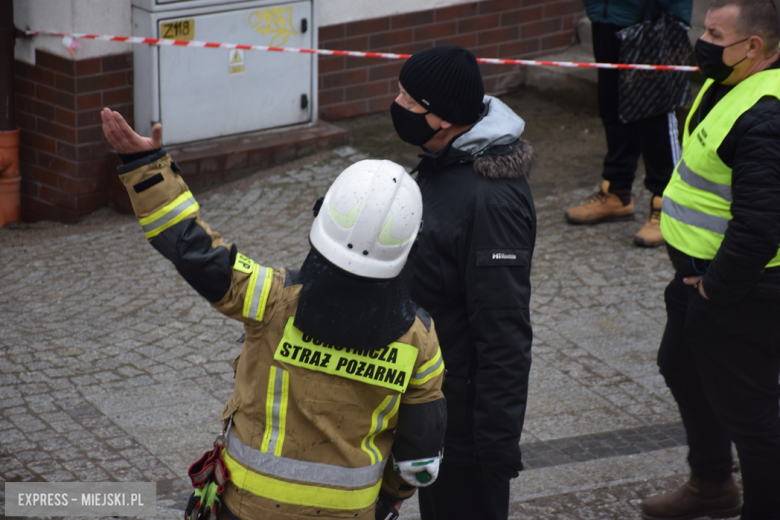 Pożar zabytkowej kamienicy na ul. Głównej w Bardzie. Dach nad głową straciło kilkanaście osób