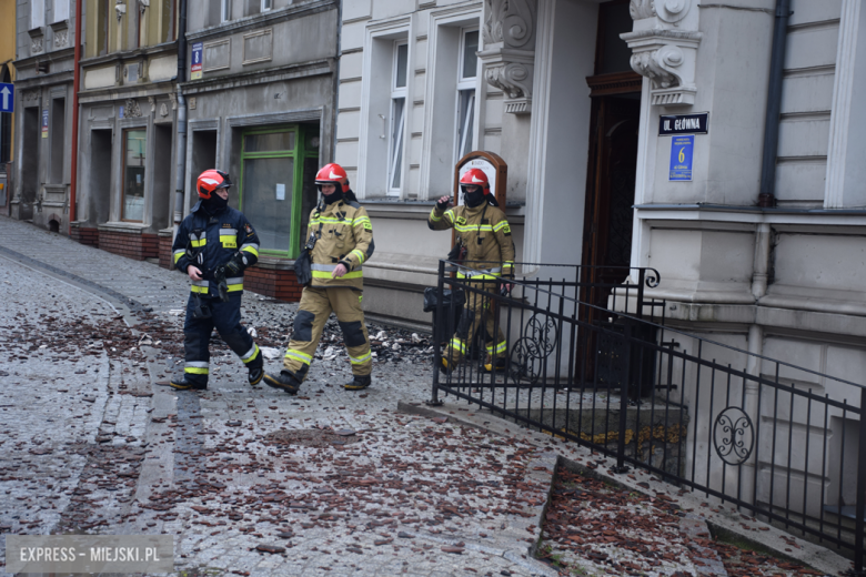 Pożar zabytkowej kamienicy na ul. Głównej w Bardzie. Dach nad głową straciło kilkanaście osób