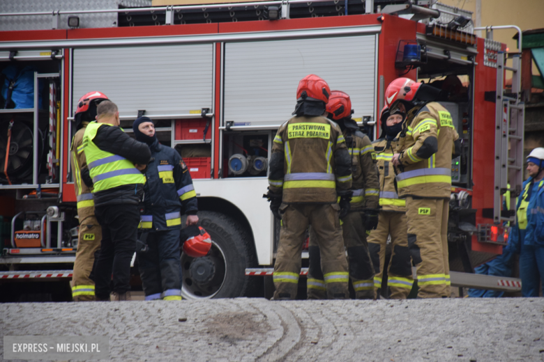 Pożar zabytkowej kamienicy na ul. Głównej w Bardzie. Dach nad głową straciło kilkanaście osób