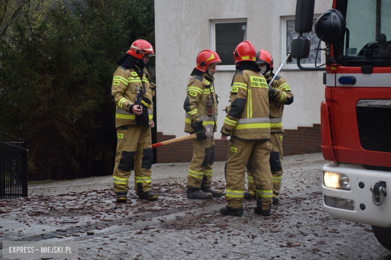 Pożar zabytkowej kamienicy na ul. Głównej w Bardzie. Dach nad głową straciło kilkanaście osób