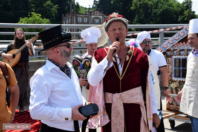 Barwny pochód ulicami miasta. I Święto Bardzkiego Piernika za nami