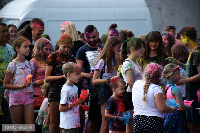 Piknik rodzinny i święto kolorów na stadionie miejskim