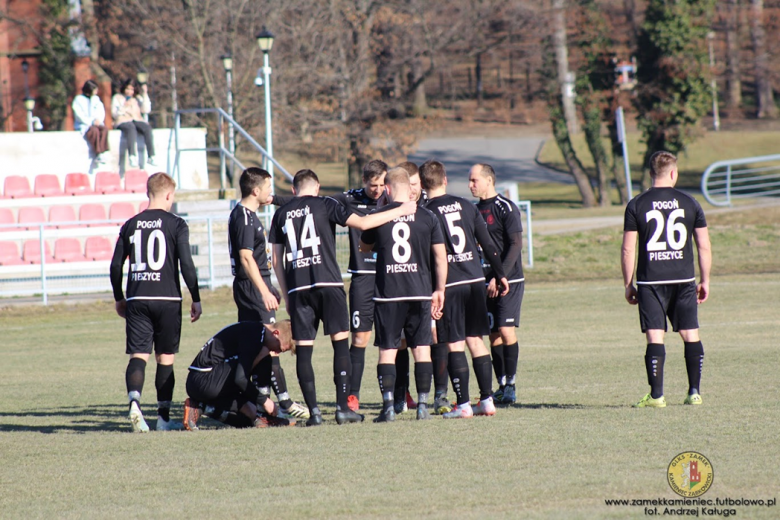 Klasa okręgowa: Zamek Kamieniec Ząbkowicki 4:0 (2:0) Pogoń Pieszyce