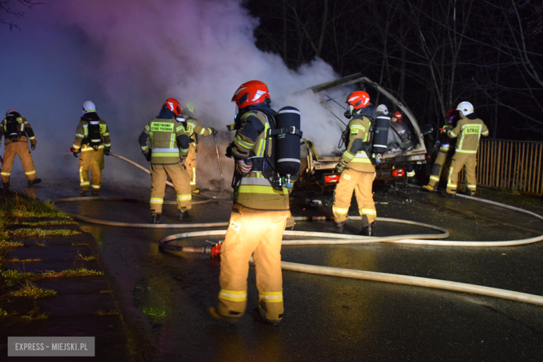 Pożar dostawczego iveco na ul. Fabrycznej w Bardzie