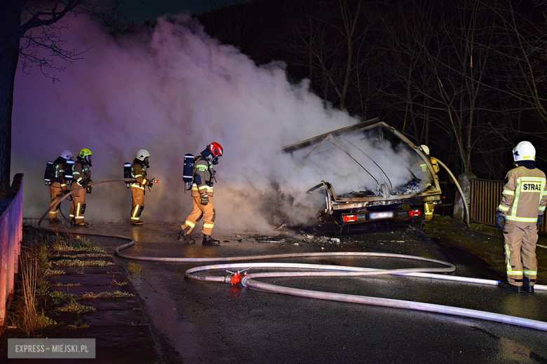 Pożar dostawczego iveco na ul. Fabrycznej w Bardzie