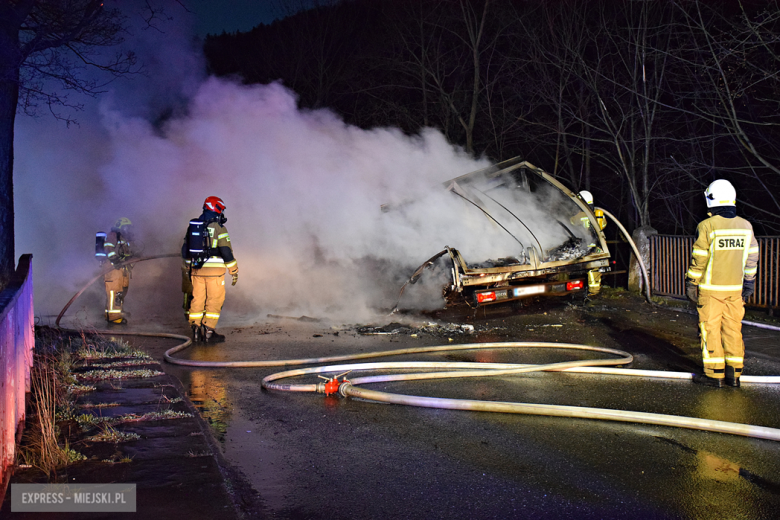 Pożar dostawczego iveco na ul. Fabrycznej w Bardzie