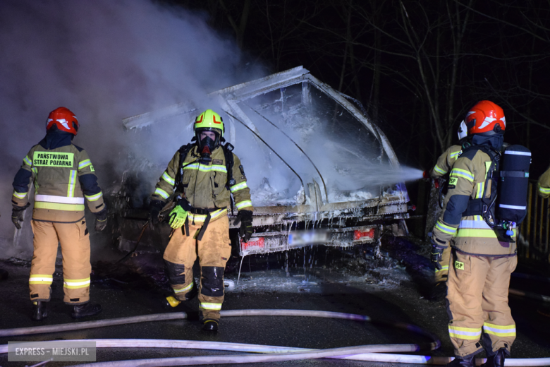 Pożar dostawczego iveco na ul. Fabrycznej w Bardzie