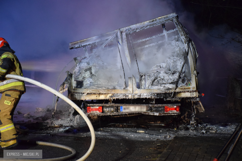 Pożar dostawczego iveco na ul. Fabrycznej w Bardzie