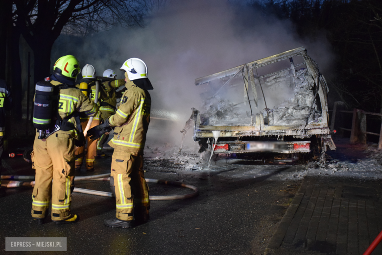 Pożar dostawczego iveco na ul. Fabrycznej w Bardzie