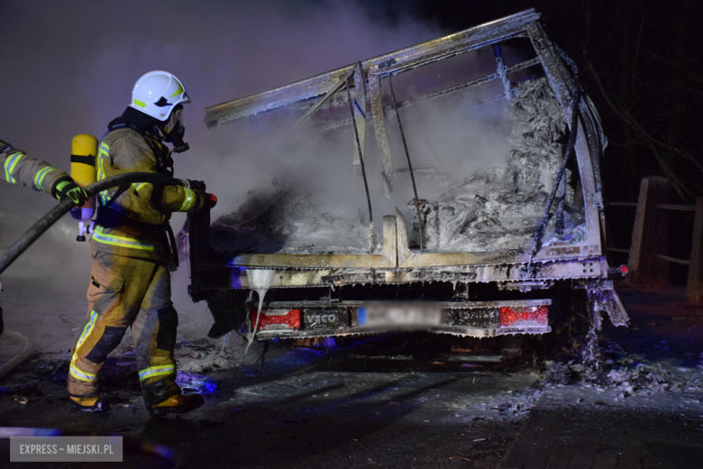 Pożar dostawczego iveco na ul. Fabrycznej w Bardzie