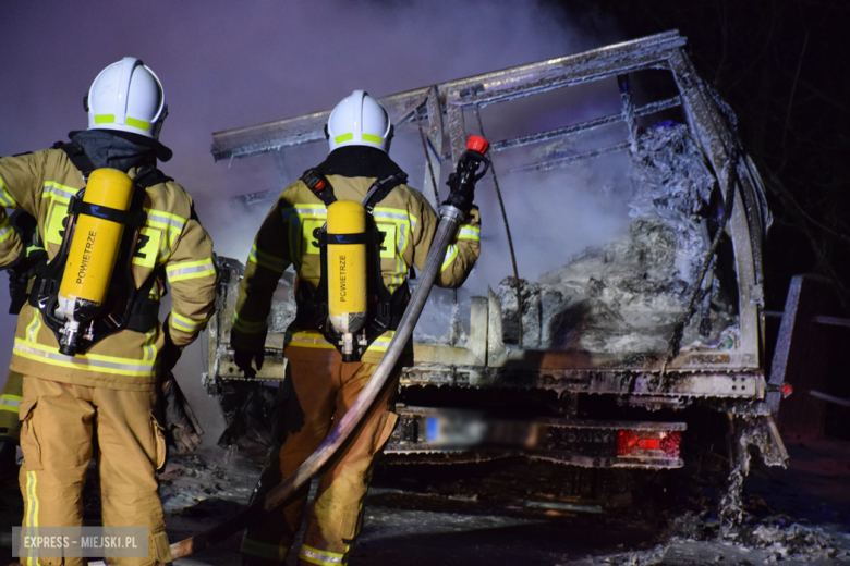 Pożar dostawczego iveco na ul. Fabrycznej w Bardzie