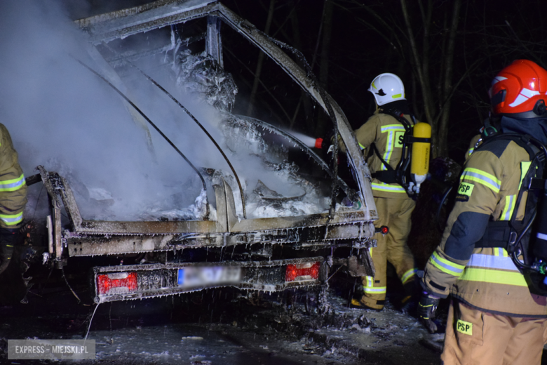 Pożar dostawczego iveco na ul. Fabrycznej w Bardzie