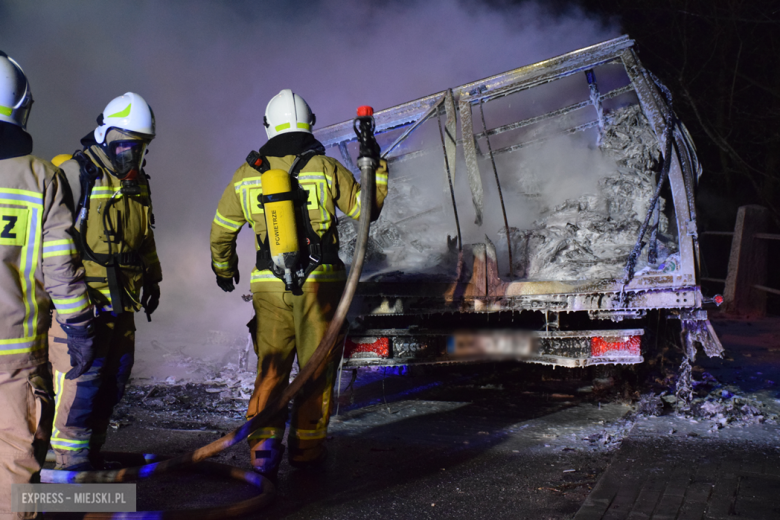 Pożar dostawczego iveco na ul. Fabrycznej w Bardzie