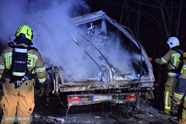 Pożar dostawczego iveco na ul. Fabrycznej w Bardzie