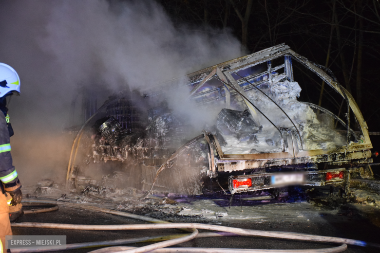 Pożar dostawczego iveco na ul. Fabrycznej w Bardzie