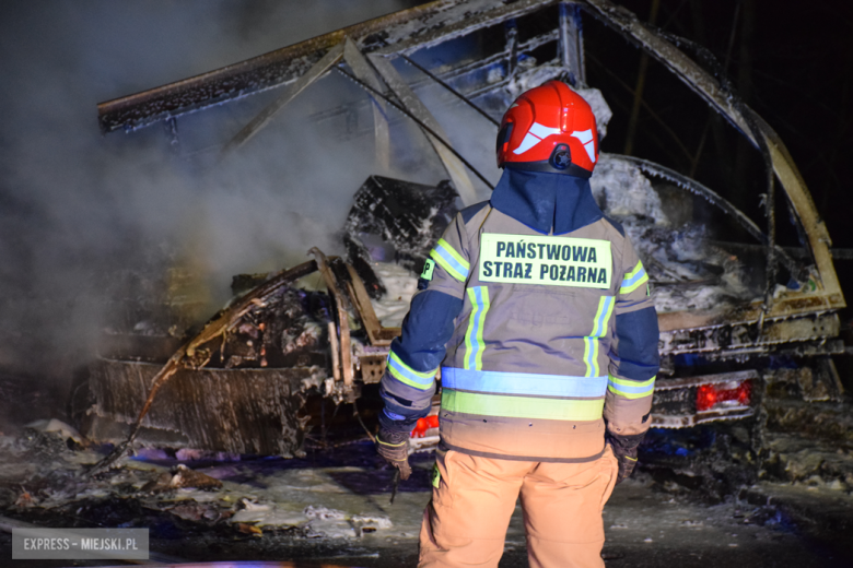 Pożar dostawczego iveco na ul. Fabrycznej w Bardzie