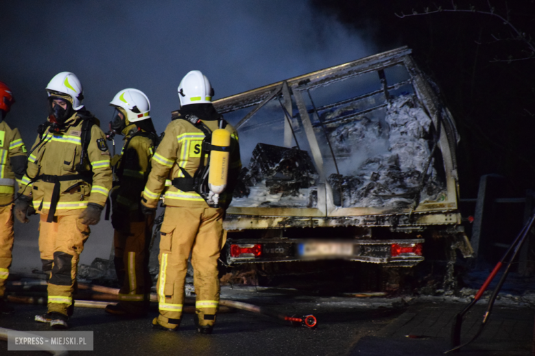 Pożar dostawczego iveco na ul. Fabrycznej w Bardzie