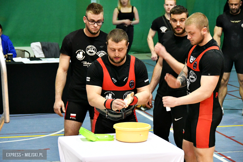 Otwarte Mistrzostwa Ząbkowic Śląskich w wyciskaniu sztangi [foto]