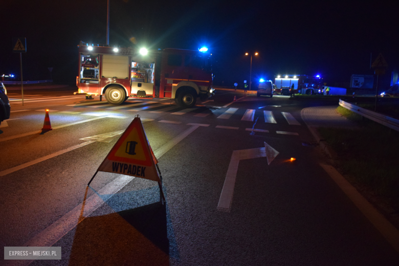 Zderzenie osobowego chryslera i auta dostawczego na skrzyżowaniu ósemki z ul. Legnicką