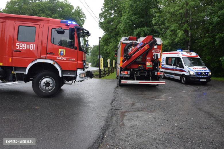 Ciężarowy MAN wjechał w tył osobowego volkwagena na krajowej ósemce w Dębowinie