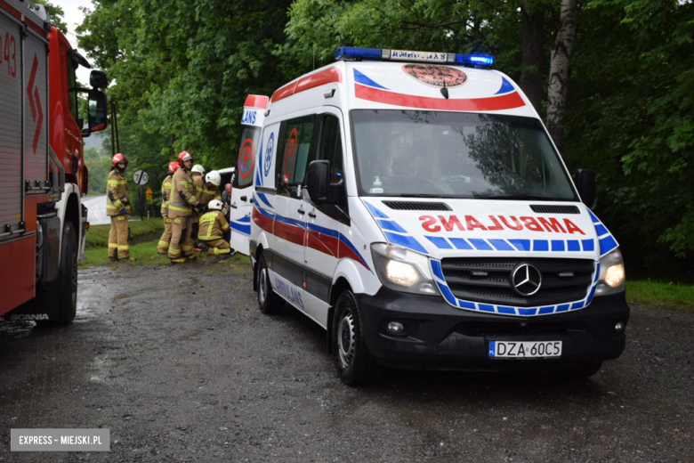 Ciężarowy MAN wjechał w tył osobowego volkwagena na krajowej ósemce w Dębowinie