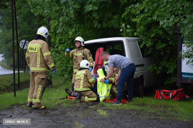 Ciężarowy MAN wjechał w tył osobowego volkwagena na krajowej ósemce w Dębowinie