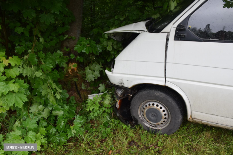 Ciężarowy MAN wjechał w tył osobowego volkwagena na krajowej ósemce w Dębowinie